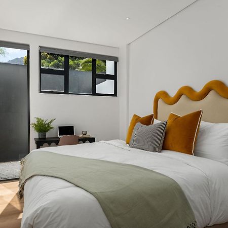 Neighbourgood 1St Crescent Camps Bay Hotel Cape Town Exterior photo