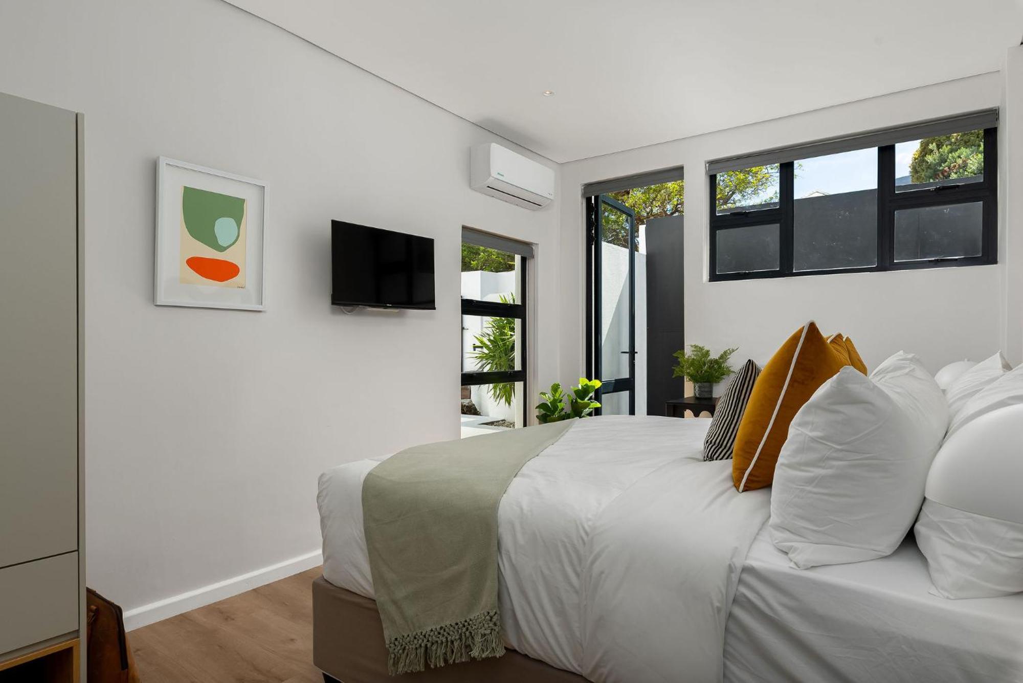 Neighbourgood 1St Crescent Camps Bay Hotel Cape Town Exterior photo