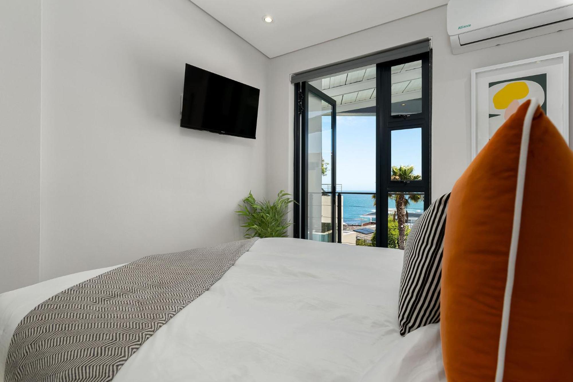 Neighbourgood 1St Crescent Camps Bay Hotel Cape Town Exterior photo