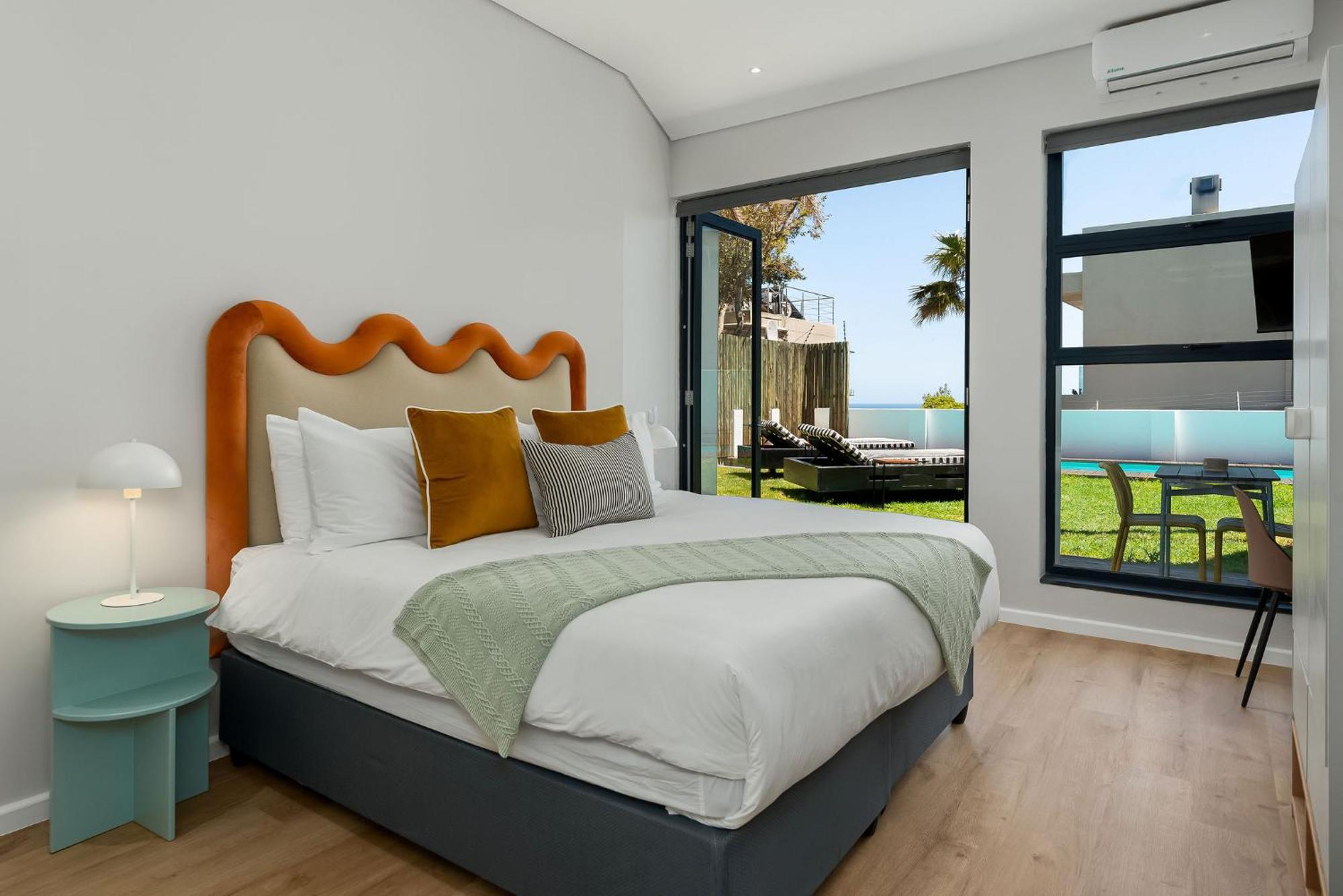 Neighbourgood 1St Crescent Camps Bay Hotel Cape Town Exterior photo