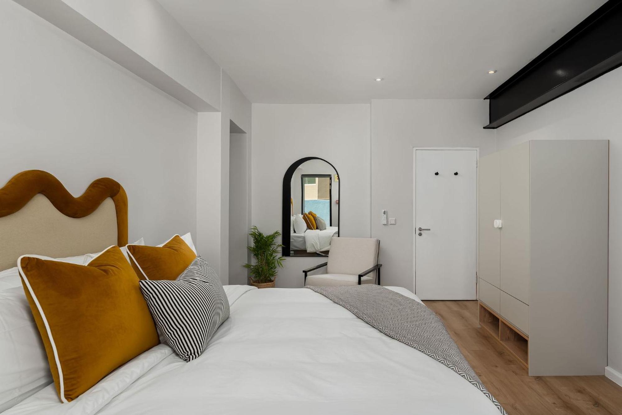 Neighbourgood 1St Crescent Camps Bay Hotel Cape Town Room photo
